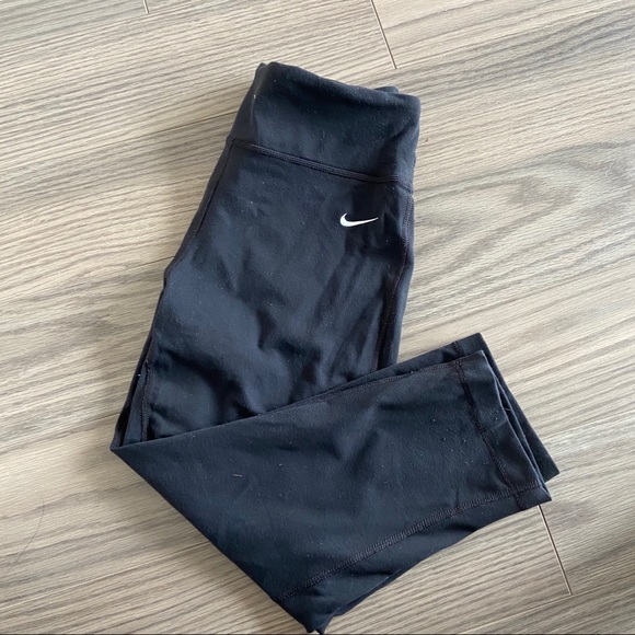 Nike Pants - 🍋Nike Dri-fit Cropped Leggings🍋